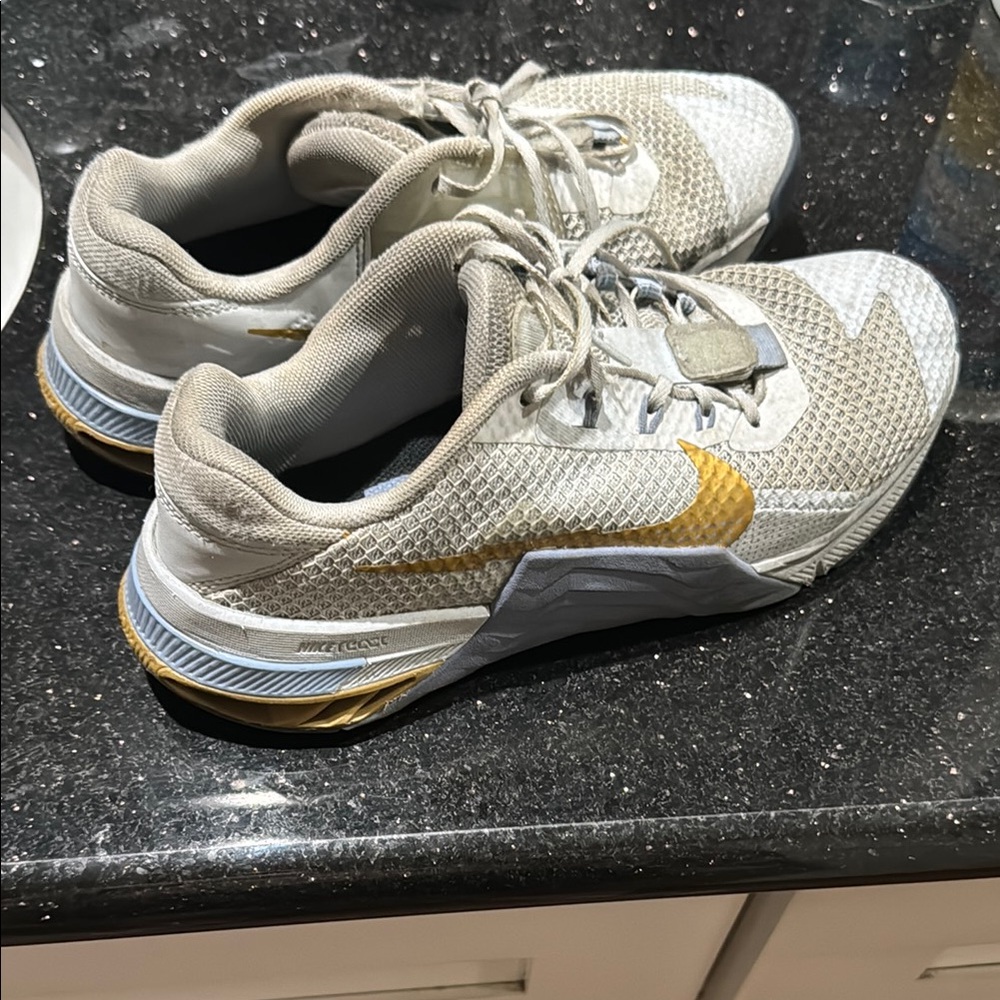 Nike White and Gold Training Sneakers